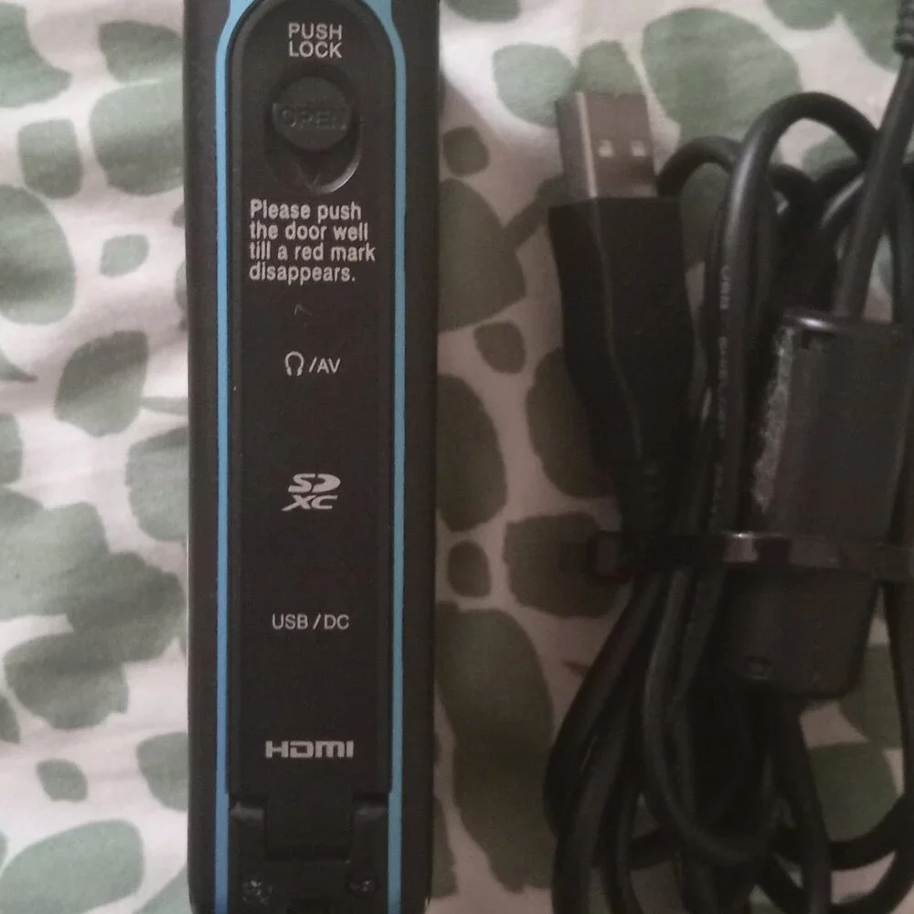 JVC Picsio water proof full HD hdmi includes 8gb sandisk sd card